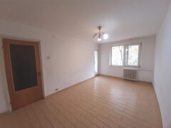 Aparatorii Patriei, metrou, bloc 1983, 2 camere etaj 2 din p+8