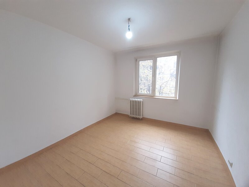 Aparatorii Patriei, metrou, bloc 1983, 2 camere etaj 2 din p+8